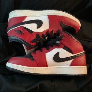 Jordan 1 Chicago Mid